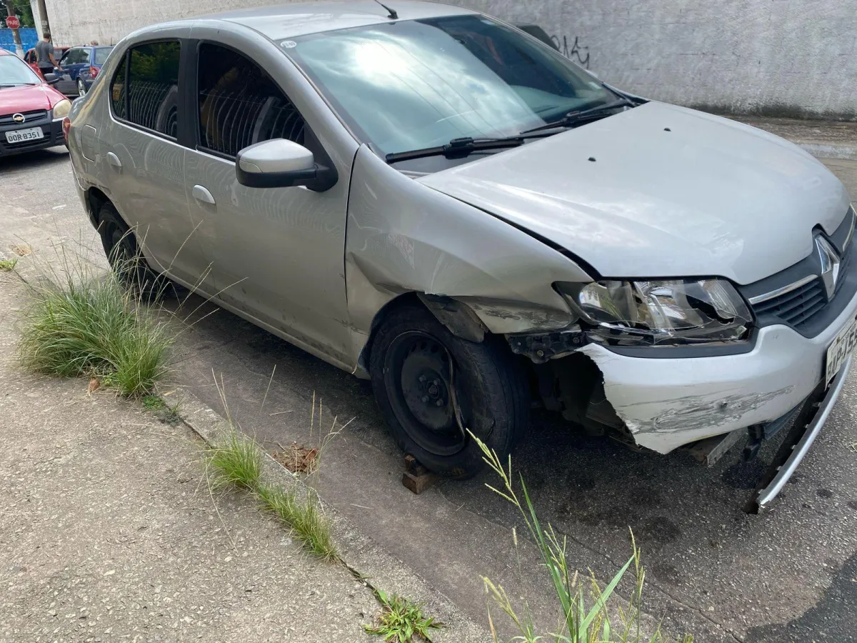 Carro batido comprado 1