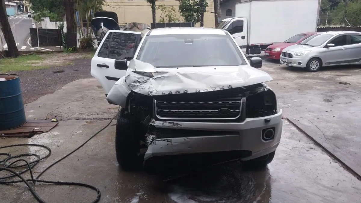 Carro batido comprado 6